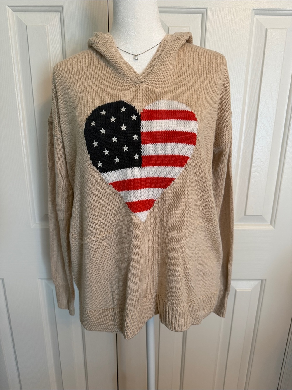 Marled Beige V‑Neck Hooded Sweater with American Flag Heart